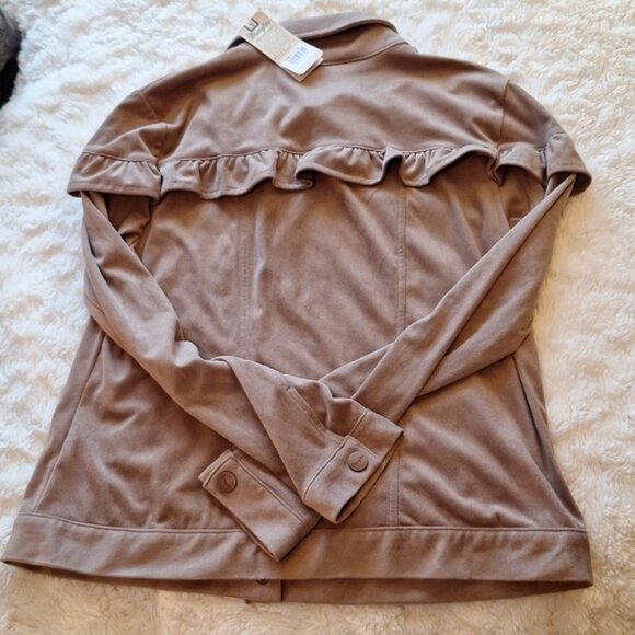 BNWT Beautiful Wrangler Soft Ruffled Velvety Light Brown Snap Shirt Size M - Picture 13 of 13